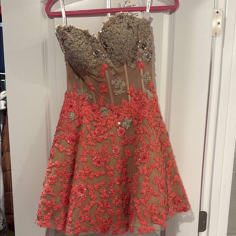 MUST GO THIS WEEK 🔥Sherri Hill Silver and Gold Fit and Flare Prom Dress